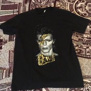 David Bowie Tee-shirt.